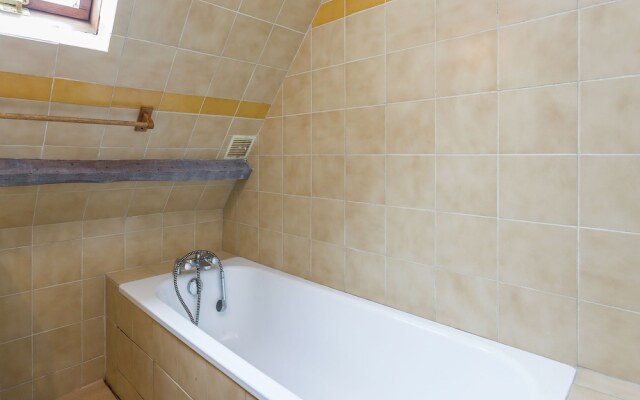 Beautiful Holiday Home in Wooded Grounds Near Villefranche-du-périgord