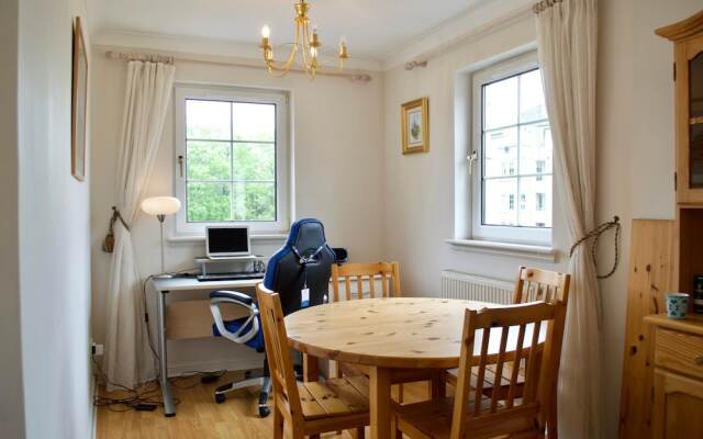 Bright 1 Bedroom Apartment In Edinburgh