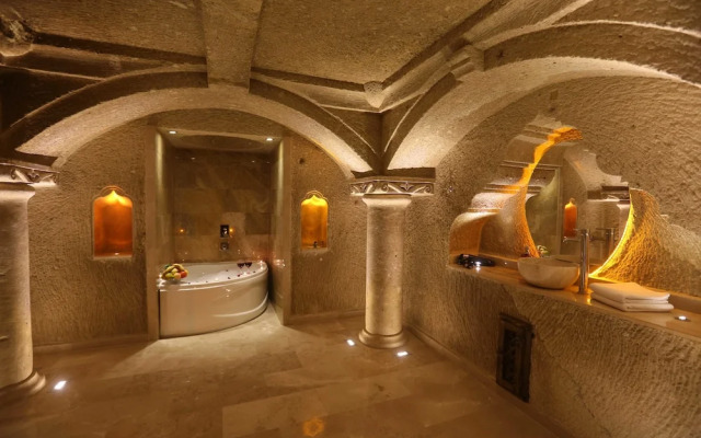 Abu Hayat Cave Suites