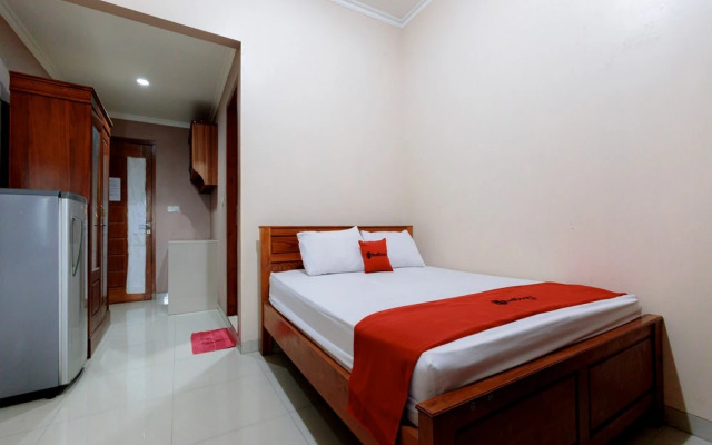 RedDoorz Syariah @ Delta Sari Aloha Waru