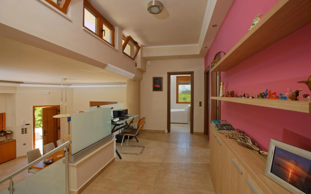 Cretan Vineyard Hill Villa Private Pool, Panoramic View, Beautiful Vineyard