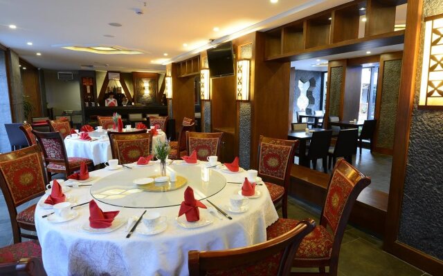 Blue Moon Valley Hotel
