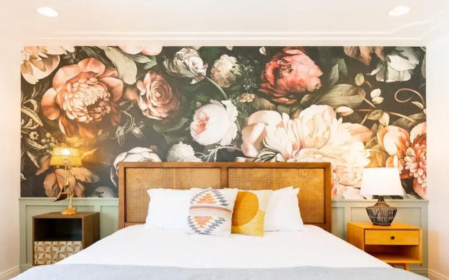 Fleur Noire Hotel