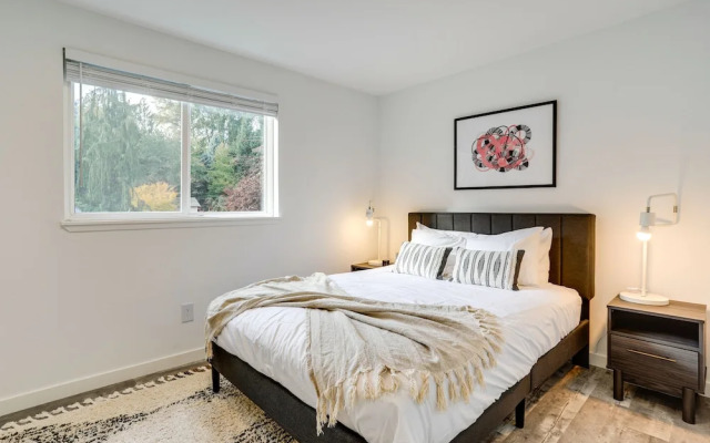 Beautiful Kenmore Retreat Near Marina & Beach!