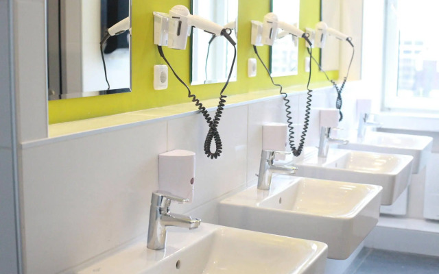 MAC City Hostel