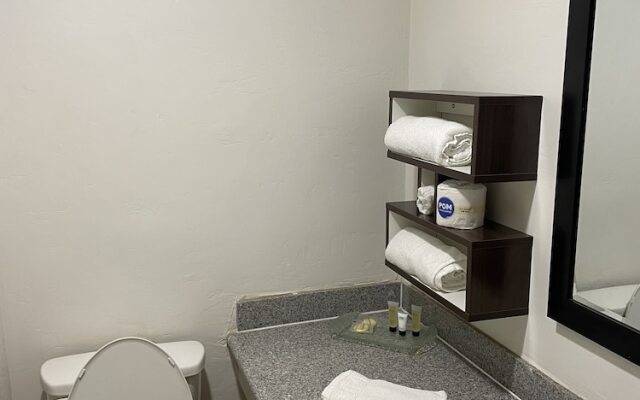 Howard Johnson by Wyndham Pecos