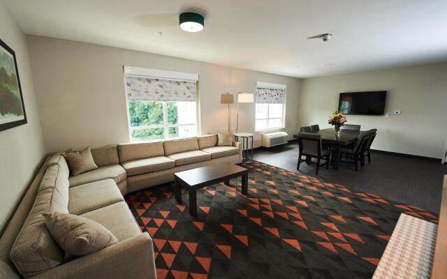 Holiday Inn & Suites Philadelphia W - Drexel Hill by IHG