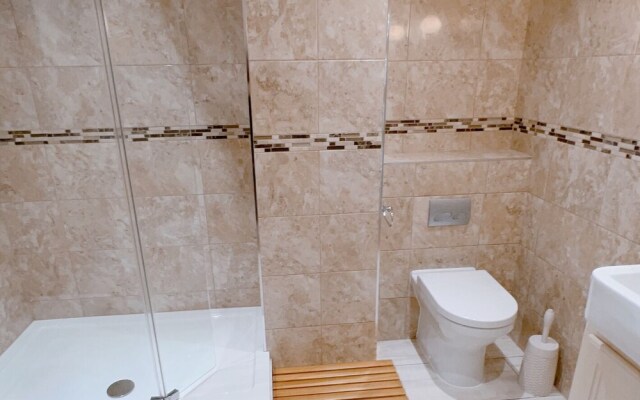 Beautiful 3 Bedroom Apartment in Bournemouth