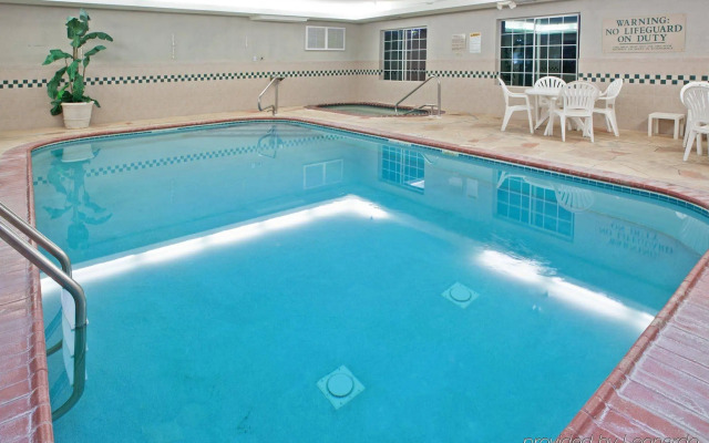 Country Inn & Suites by Radisson, Michigan City, IN