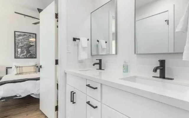NEW 7bdrm-4ba Million+ Estate W/amazing Amenities