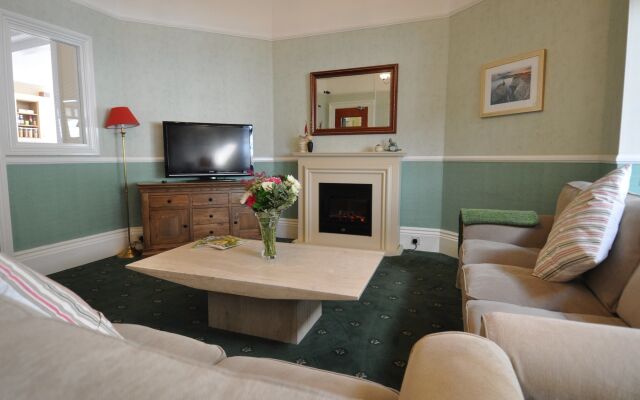 Westbury Lodge