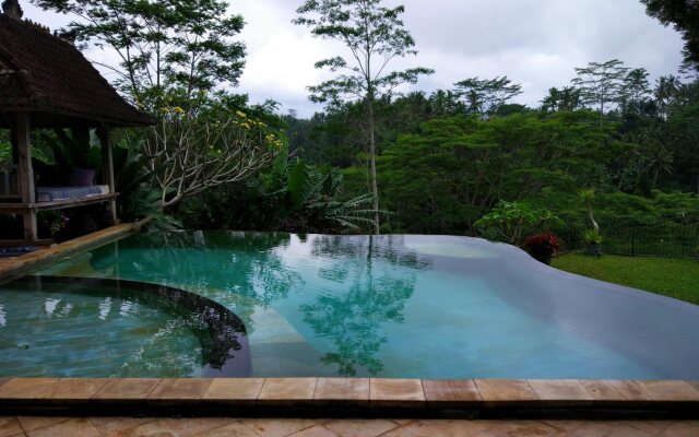 Tirta Asri Ubud Villa