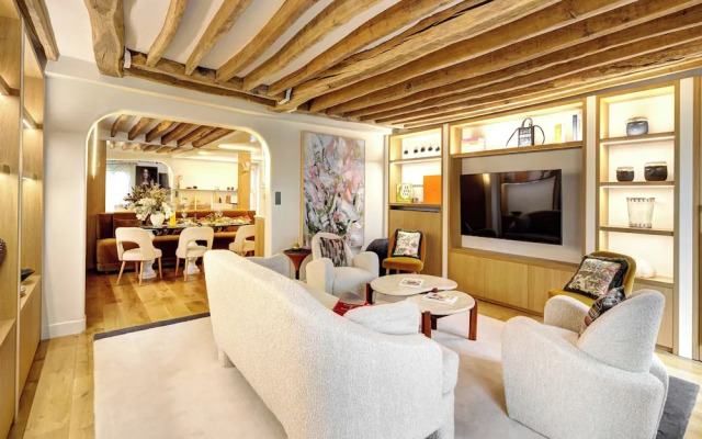 Champs Elysees AC Luxe with Terrace