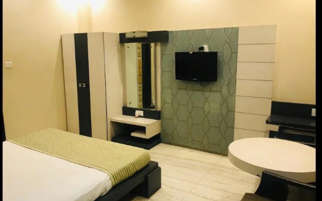 OYO 1671 Hotel Sundaram