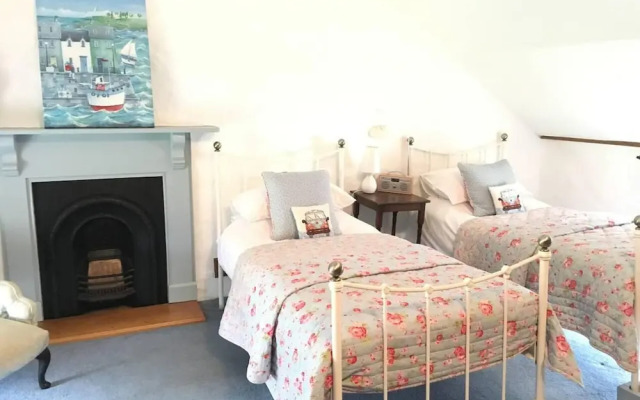 Traditional Cosy Cottage With Rural Views nr Coast