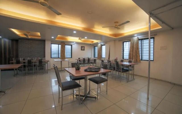 The Lions Hotel & Restaurant by OYO Rooms