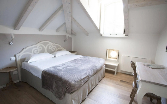 Villa Italia Luxury Suites and Apartments