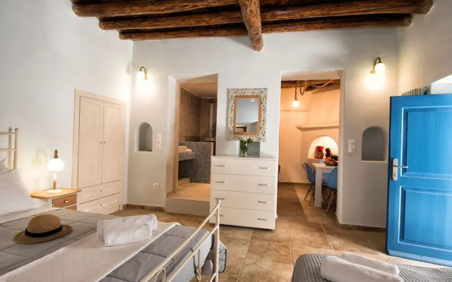 Gavrion's Nest  - Premium Cycladic Studio
