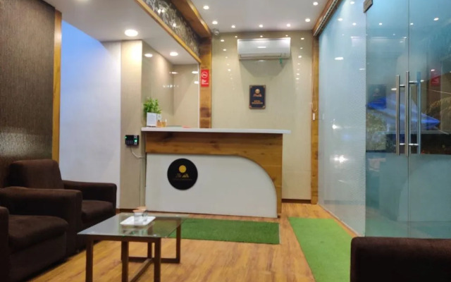 OYO 8490 Hotel Grandeur