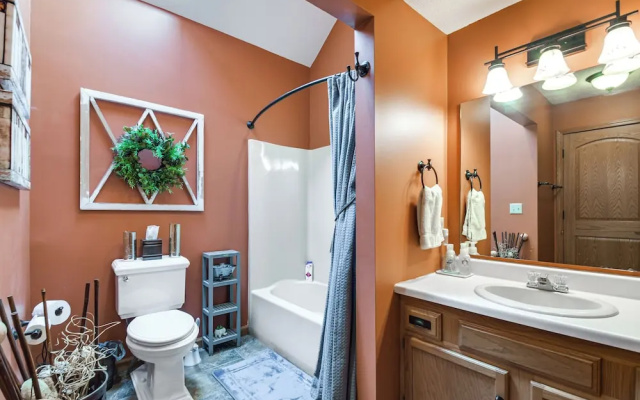 Galena Townhome w/ Deck & Golf Course View!