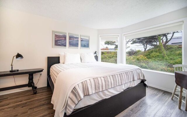 The Lakeside Caboose