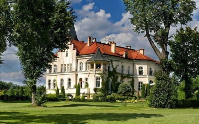 Zespol Palacowo-Parkowy w Dabrowce
