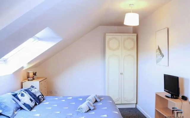 Beautiful 5-bed House Roker Beach