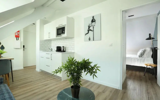 YAYS Paris Zola by Numa