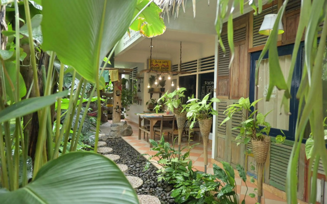 Happy Buddha Hostel