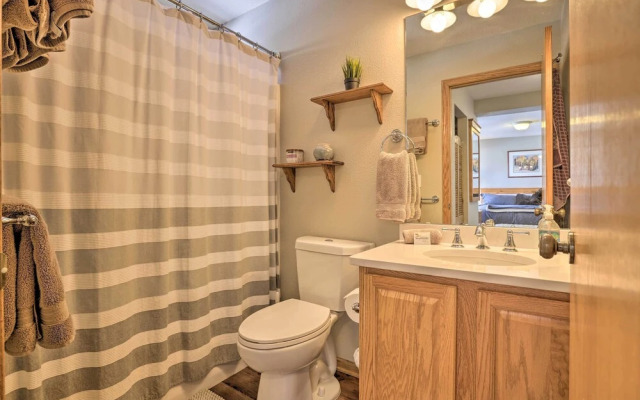 Pet-friendly Fraser Condo w/ Community Hot Tub