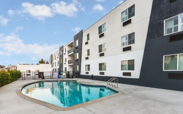 Hollywood Inn Suites Hotel