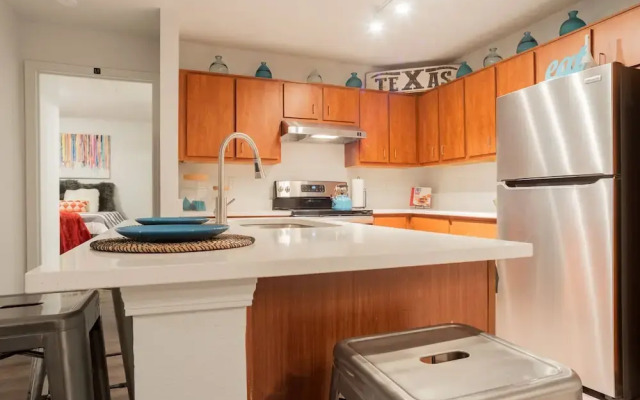 Upstay - Condo With Pool-gym-games-bbq - Walk to Uoft