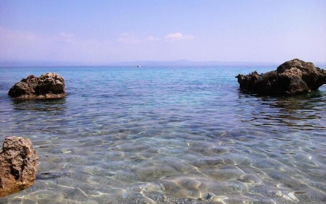 Sea view 4 bedroom house with pool and garden