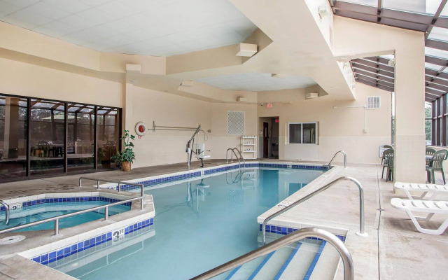 Quality Suites Milwaukee Airport