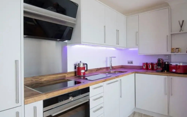 Direct Sea Views, Seafront Location & Free Parking