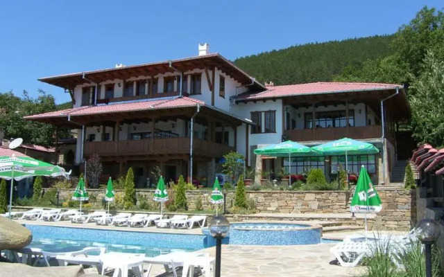 Kostadinovi Kashti Complex