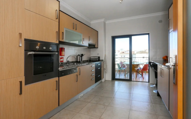 3-bedroom Apt, Sleeps 6, Pool, Gym & Jacuzzi