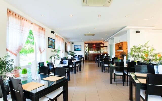 Paragon Villa Hotel
