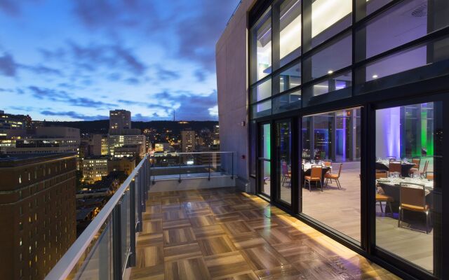 Holiday Inn Hotel & Suites Montreal Centre-ville Ouest by IHG