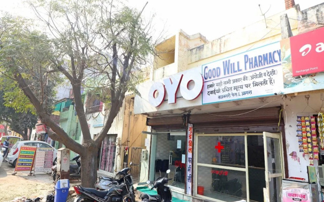 Zaki Hs Near Taj Mahal By OYO Rooms