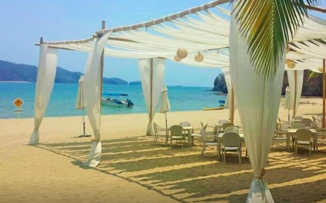 Beach Condos Pico De Loro Hamilo Coast