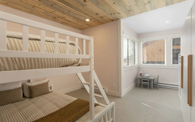 3094 Booth Falls Road 4 Bedroom Condo