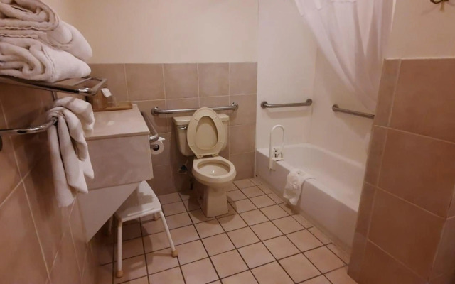 Quality Inn & Suites Grants - I-40