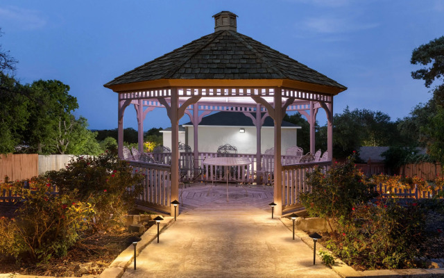 Days Inn by Wyndham Suites Fredericksburg