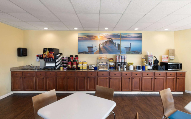 Days Inn by Wyndham Biloxi Beach