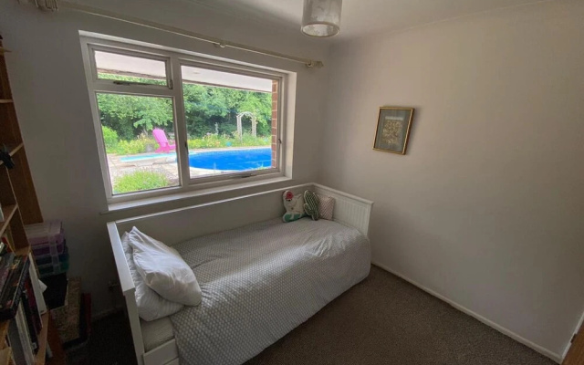 Family Home With Large Garden and Pool Near Totnes