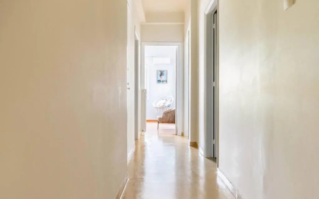 New Huge 5bdr/2bath Apt(+Netflix)/1min Toacropolis