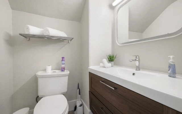 Cozy, Modern 3-bedroom in Oakland