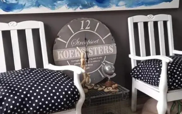 V's studio