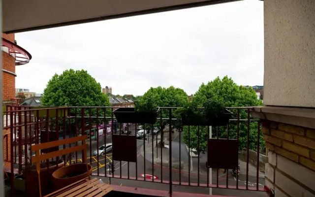 Lovely 2bed 2bath W/balcony in London Bridge, London